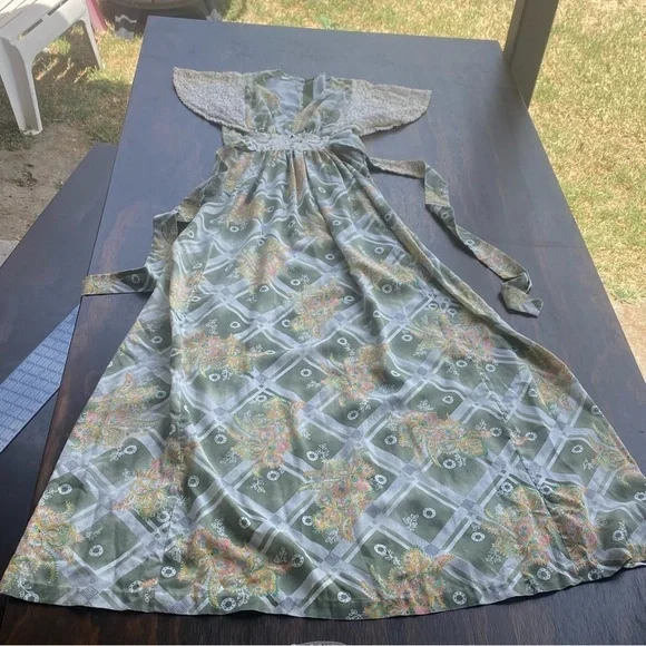 Vintage 70’s Maxi Dress Winged Laced Sleeves 24” waist - Picture 10 of 14